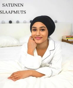 Goedkoop 🔥 BELLIVE® Satijnen Slaapmuts + Scrunchie - Slaapmuts Dames + Mannen - Bonnet Satijn - Satijnen Slaapmuts Verstelbaar - Slaapmuts Heren - Haarnetjes - Satijnen Slaapmuts Krullen - Krullen - Satijnen Bonnet - Dreadlocks - Elastiekjes - Zwart 👏 -Oral-B Shop 550x550 217