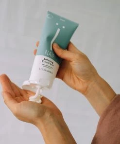 Uitgang 😀 Naïf Conditioner - 200ml - Met Natuurlijke Ingrediënten ❤️ -Oral-B Shop 550x657